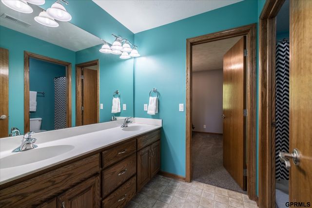 3614 S 185 Avenue, Omaha, NE 68130