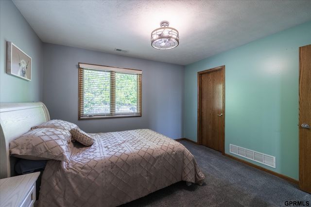 3614 S 185 Avenue, Omaha, NE 68130