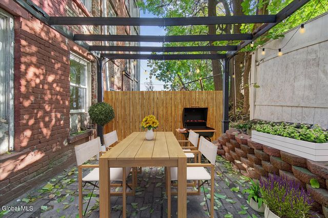 98 Livingston Avenue, Albany, NY 12207