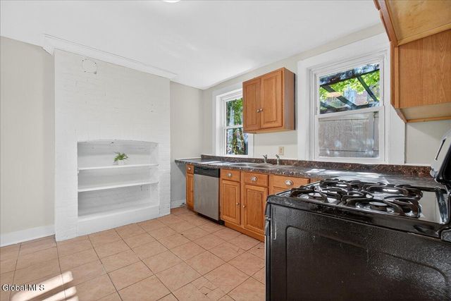 98 Livingston Avenue, Albany, NY 12207