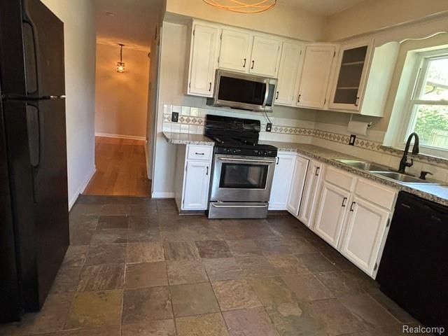 4784 Sylvester Avenue, Waterford, MI 48329