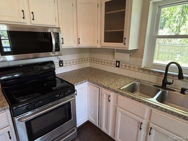 4784 Sylvester Avenue, Waterford, MI 48329