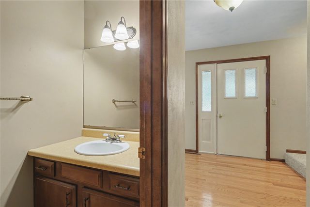 2851 27th Avenue, Marion, IA 52302