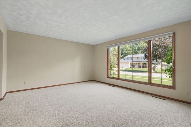 2851 27th Avenue, Marion, IA 52302