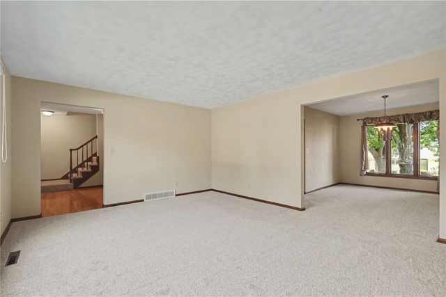 2851 27th Avenue, Marion, IA 52302