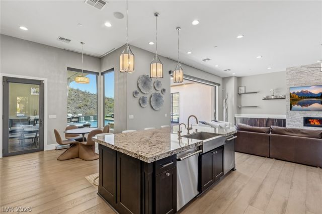 5 Crystal Tree Pass, Henderson, NV 89052