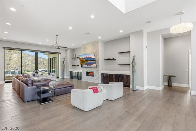 5 Crystal Tree Pass, Henderson, NV 89052