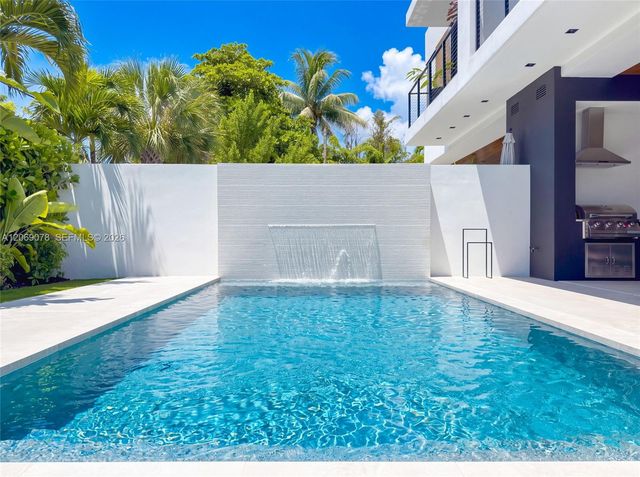 2290 SW 13th Street, Miami, FL 33145