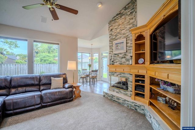 915 Irwin Ct NE, Keizer, OR 97303