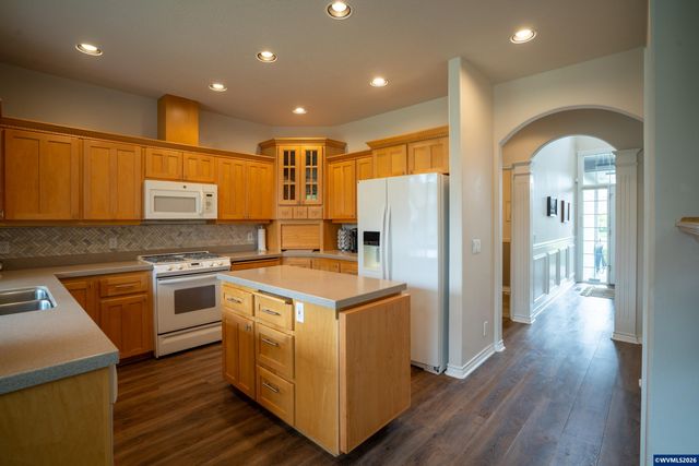 915 Irwin Ct NE, Keizer, OR 97303