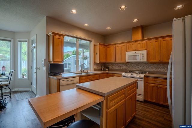 915 Irwin Ct NE, Keizer, OR 97303