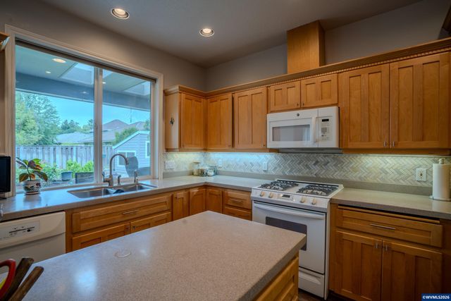 915 Irwin Ct NE, Keizer, OR 97303