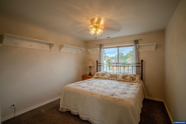 915 Irwin Ct NE, Keizer, OR 97303