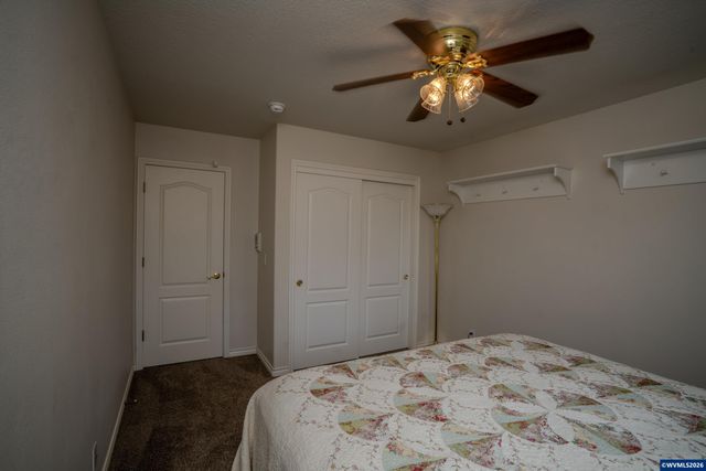 915 Irwin Ct NE, Keizer, OR 97303