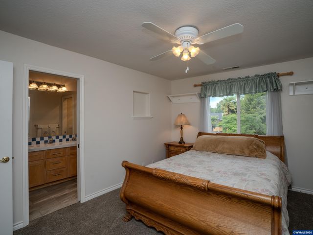 915 Irwin Ct NE, Keizer, OR 97303