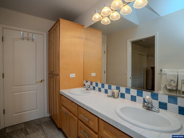 915 Irwin Ct NE, Keizer, OR 97303