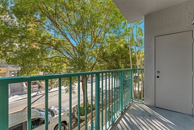 6001 SW 70th St 227, South Miami, FL 33143