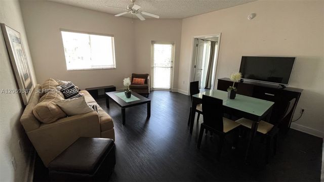 6001 SW 70th St 227, South Miami, FL 33143