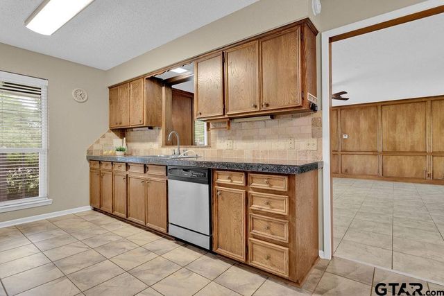216 Treetop Lane, Hideaway, TX 75771