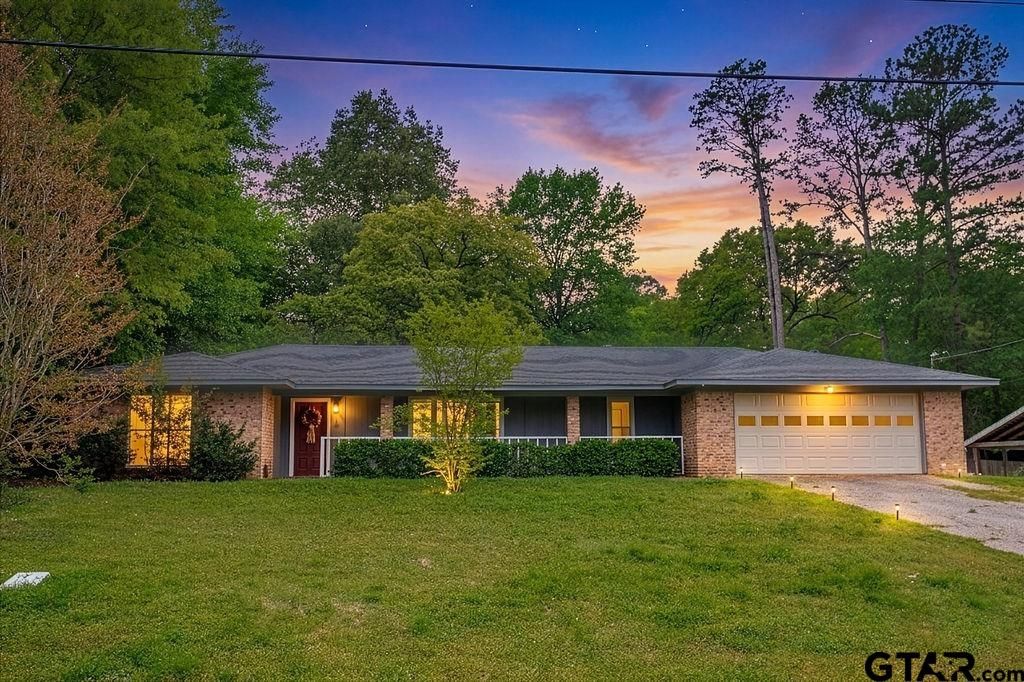 216 Treetop Lane, Hideaway, TX 75771