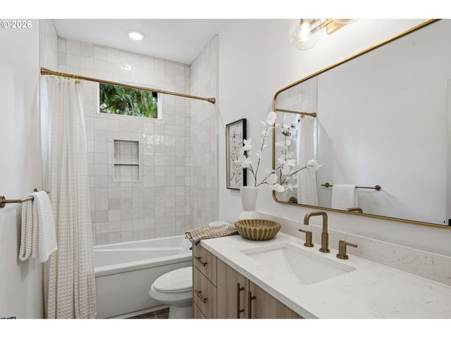 4064 Se Long St, Portland, OR 97202