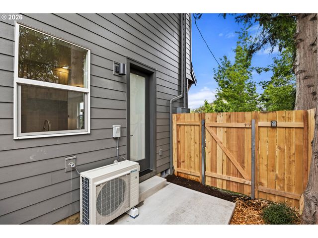4064 Se Long St, Portland, OR 97202