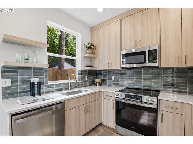4064 Se Long St, Portland, OR 97202