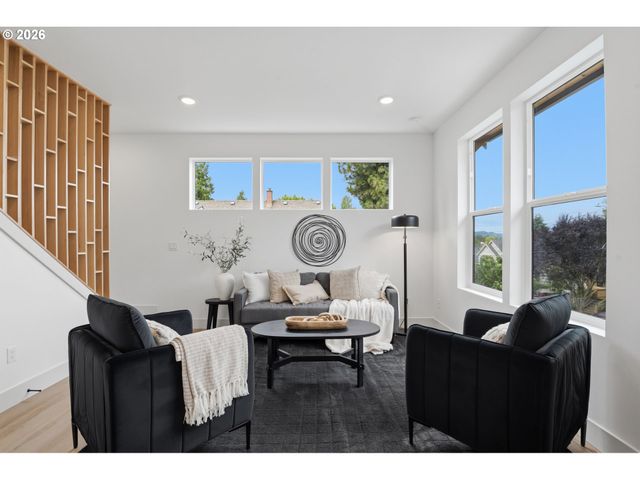 4064 Se Long St, Portland, OR 97202