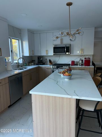 28 Musket Lane, Eatontown, NJ 07724