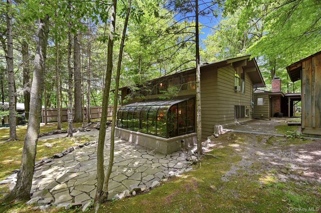 80 Clinton Road, Tuxedo Park, NY 10987