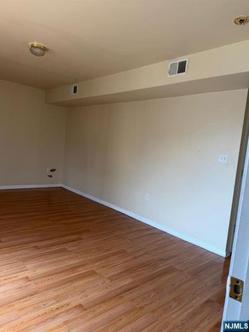 41 3rd Street 2, Newark, NJ 07107