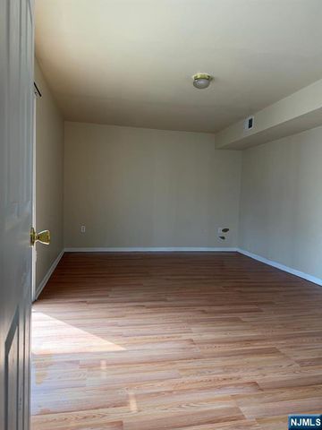 41 3rd Street 2, Newark, NJ 07107