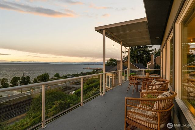 1124 2nd Street, Mukilteo, WA 98275