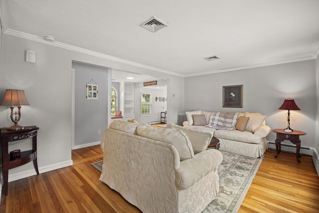 8 Robinwood Dr, Canton, MA 02021