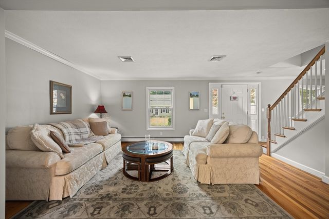 8 Robinwood Dr, Canton, MA 02021
