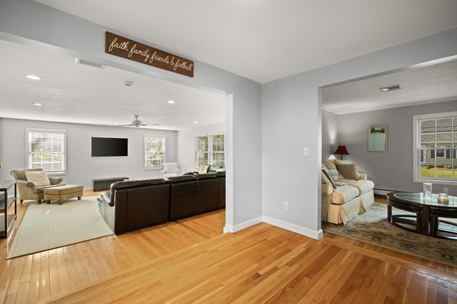 8 Robinwood Dr, Canton, MA 02021