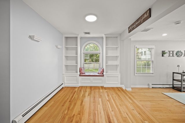 8 Robinwood Dr, Canton, MA 02021