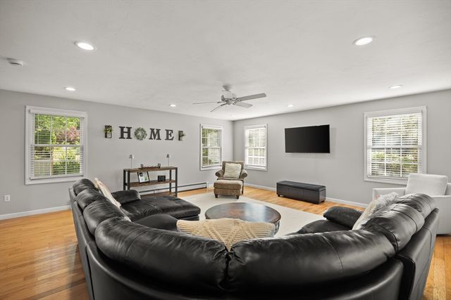 8 Robinwood Dr, Canton, MA 02021