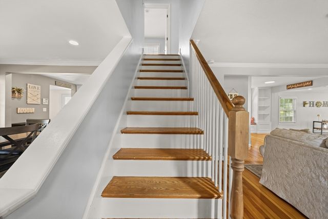 8 Robinwood Dr, Canton, MA 02021