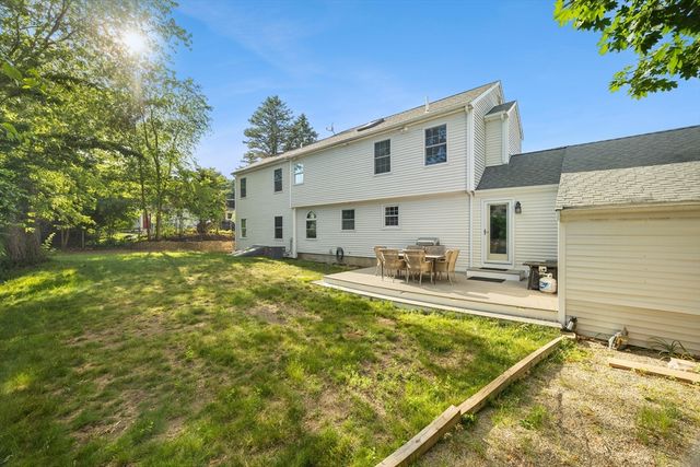8 Robinwood Dr, Canton, MA 02021