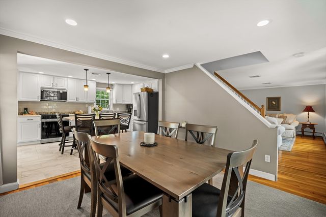 8 Robinwood Dr, Canton, MA 02021