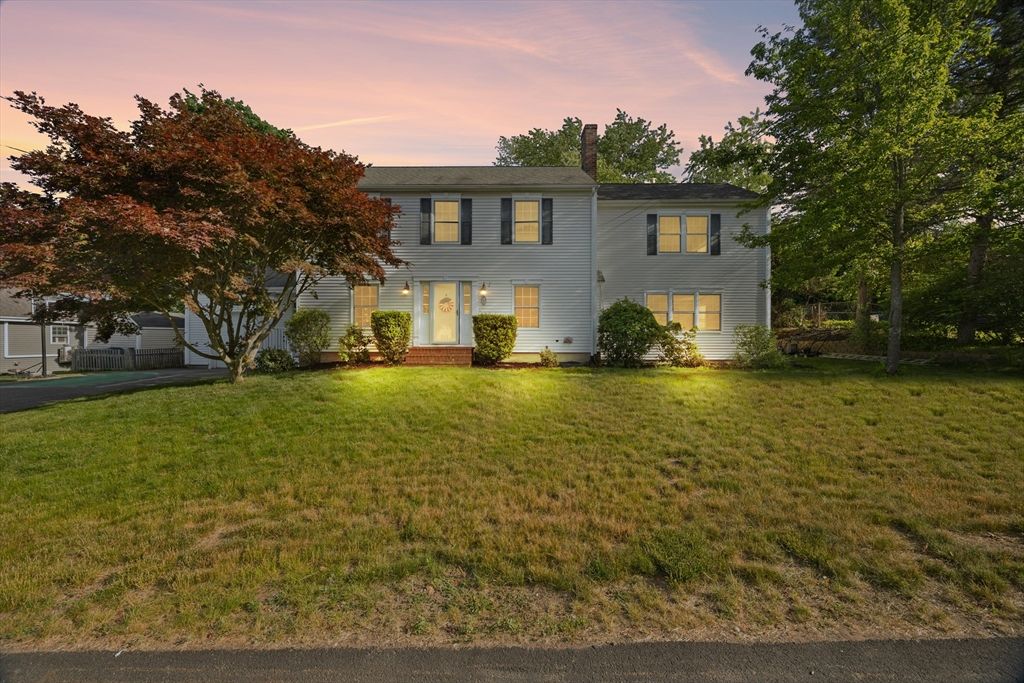 8 Robinwood Dr, Canton, MA 02021