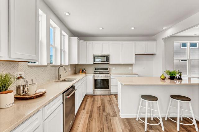 2895 Briargate Drive, Lindenhurst, IL 60046