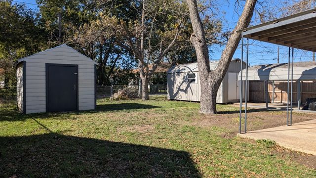 206 S Washington Street, West, TX 76691