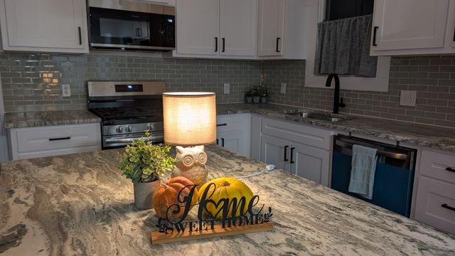 206 S Washington Street, West, TX 76691