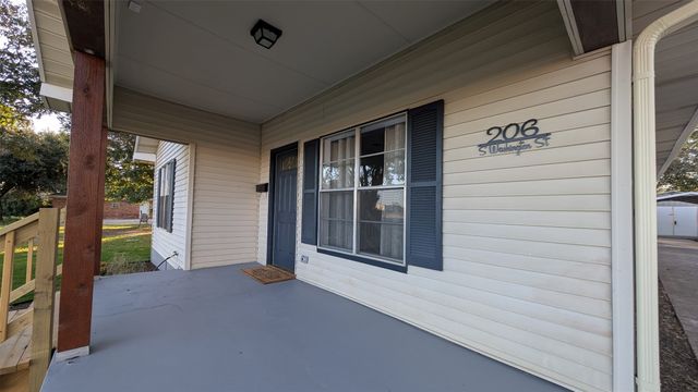 206 S Washington Street, West, TX 76691