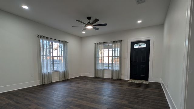 206 S Washington Street, West, TX 76691