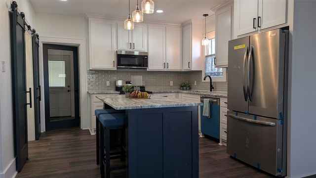 206 S Washington Street, West, TX 76691