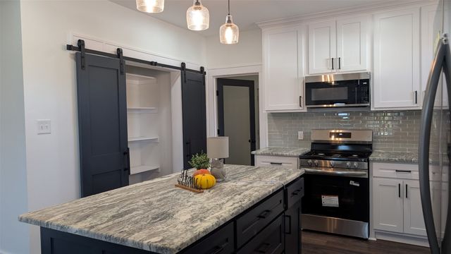 206 S Washington Street, West, TX 76691