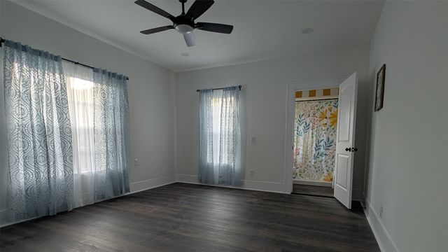 206 S Washington Street, West, TX 76691